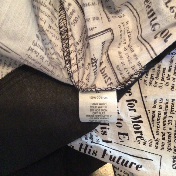 🗞 I.C. By Connie K Newspaper Print Black & White Tunic Top Size: Medium - Picture 7 of 7